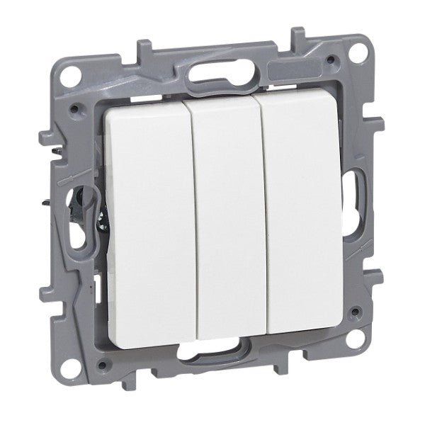 Ключ троен 10A  Бял - Legrand Niloe 764503