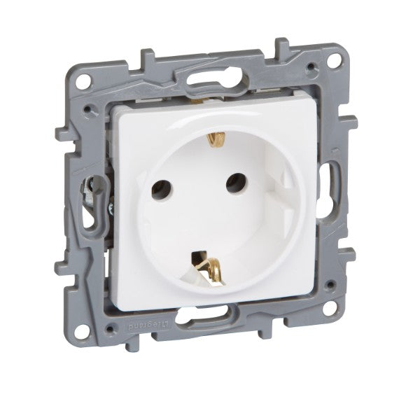 Контакт шуко 2P+E 16A Бял - Legrand Niloe 764539